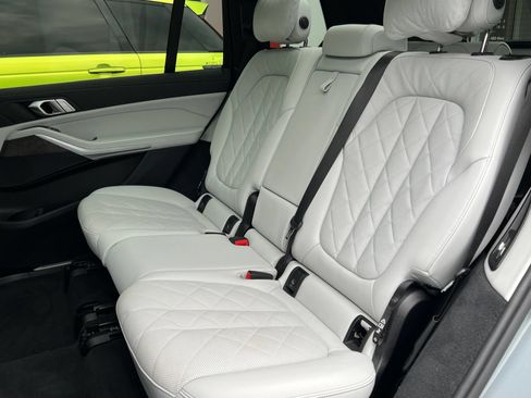 Used 2023 BMW X7 xDrive40i w/ M Sport Package AWD/4WD image 21