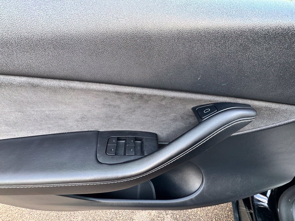Used 2021 Tesla Model Y Long Range AWD/4WD image 15