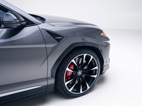 Used 2021 Lamborghini Urus image 22