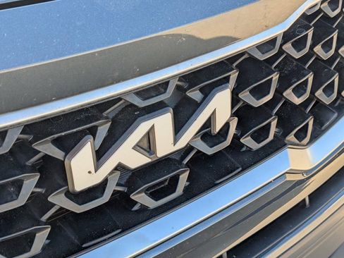Used 2023 Kia Sorento LX image 5