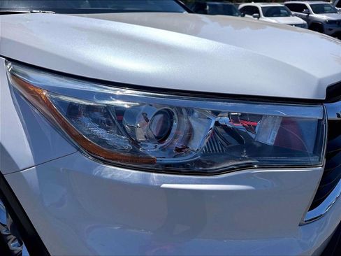 Used 2015 Toyota Highlander Limited Platinum AWD/4WD image 30