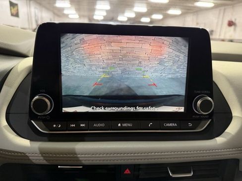 Certified 2025 Nissan Rogue SV image 20