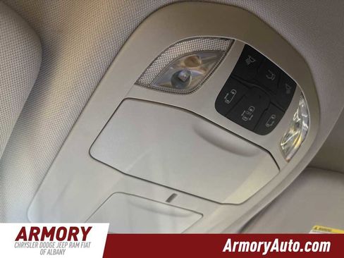 Used 2024 Chrysler Pacifica Touring-L image 21