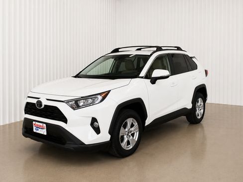 Used 2019 Toyota RAV4 XLE FWD image 3
