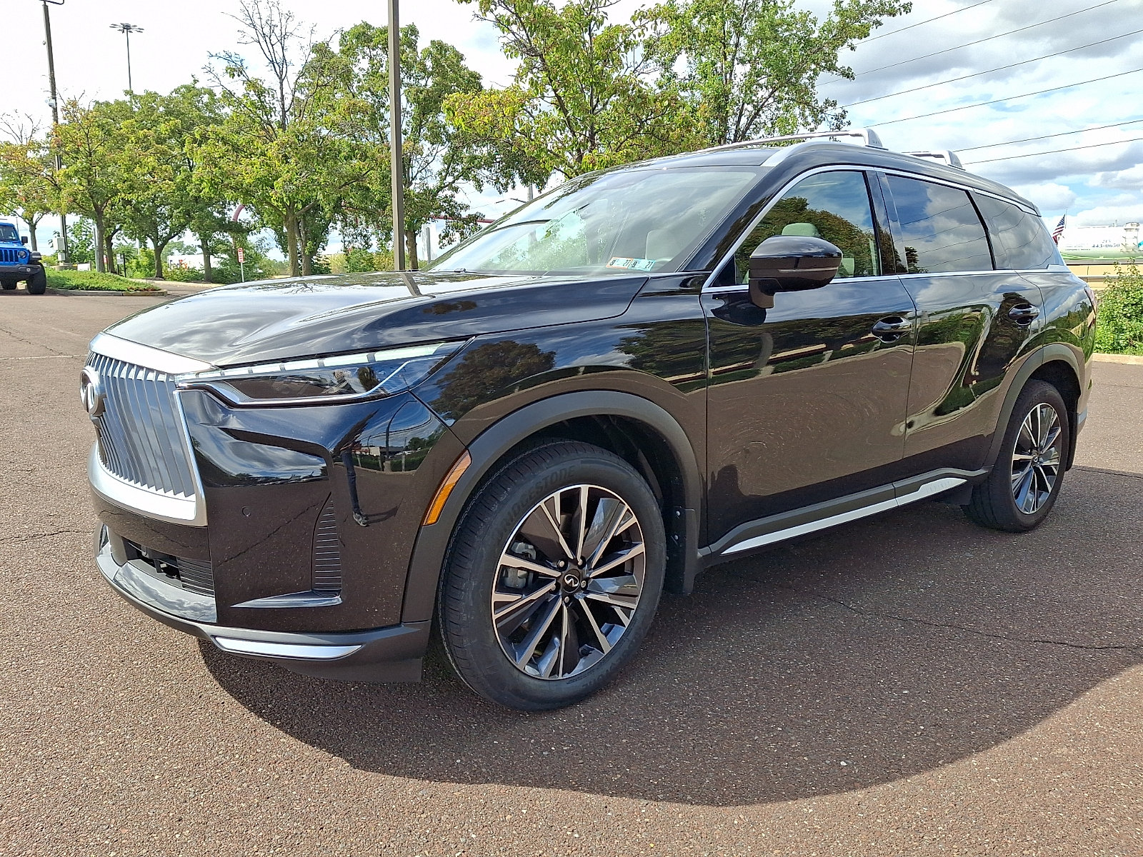 Certified 2026 INFINITI QX60 Luxe w/ Cargo Package AWD/4WD image 3