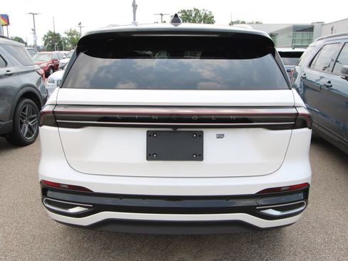 Used 2025 Lincoln Nautilus Reserve AWD/4WD image 7