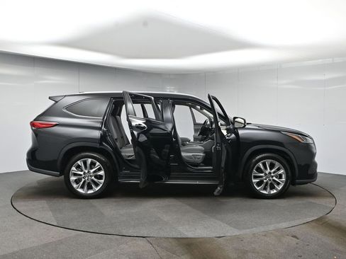 Used 2022 Toyota Highlander Limited image 53
