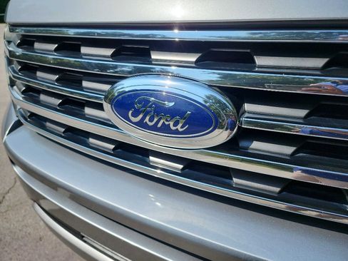 Used 2020 Ford Expedition XLT w/ Equipment Group 202A image 3