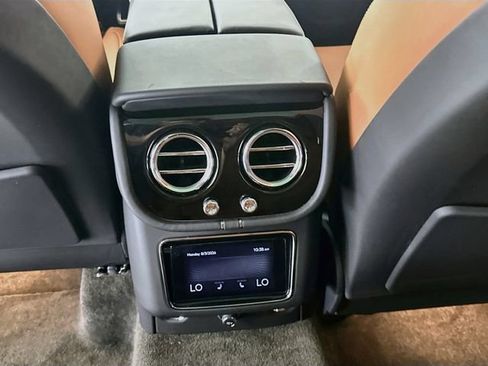 Used 2021 Bentley Bentayga AWD/4WD image 26