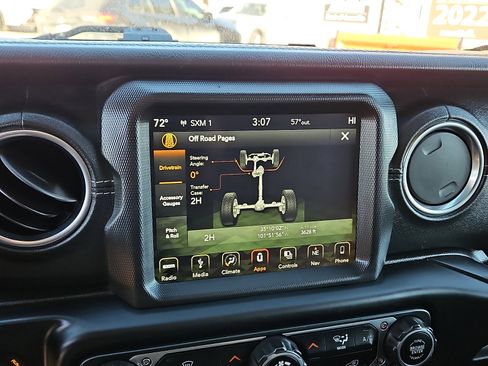 Used 2019 Jeep Wrangler Unlimited Sahara image 16