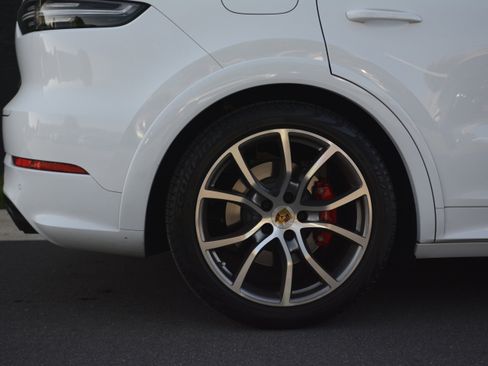 Certified 2022 Porsche Cayenne GTS image 40