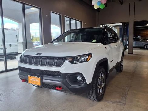 Certified 2022 Jeep Compass Trailhawk w/ Trailhawk Convenience Group AWD/4WD image 4