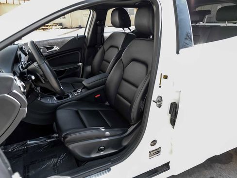 Used 2018 Mercedes-Benz GLA 250 image 32