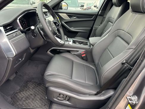 New 2026 Jaguar F-PACE R-Dynamic S image 10