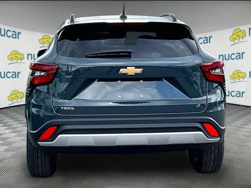 New 2026 Chevrolet Trax LT w/ LT Convenience Package FWD image 6