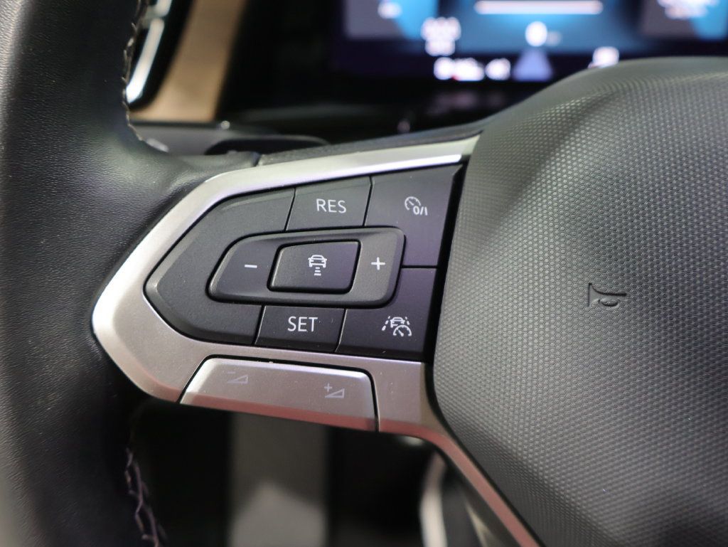 Used 2025 Volkswagen Atlas SE AWD/4WD image 36