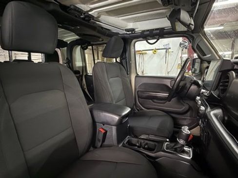 Used 2020 Jeep Gladiator Sport w/ Quick Order Package 24S image 17