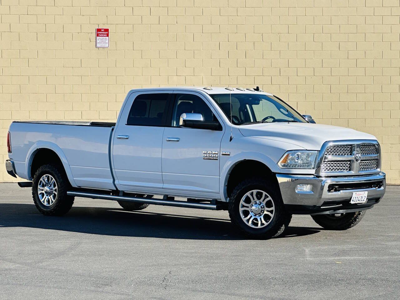 Used 2018 RAM 3500 Laramie w/ Convenience Group AWD/4WD image 2