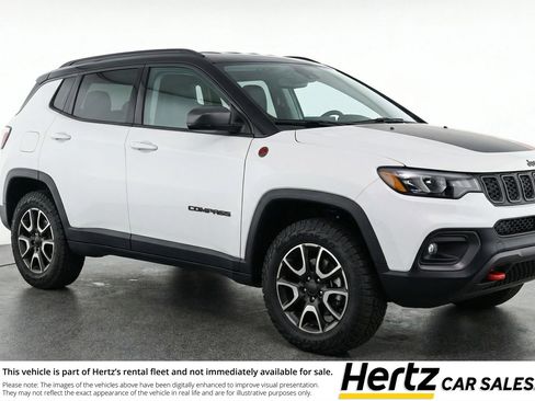 Used 2025 Jeep Compass Trailhawk AWD/4WD image 1