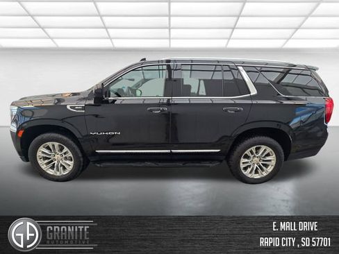 Used 2024 GMC Yukon SLT AWD/4WD image 2
