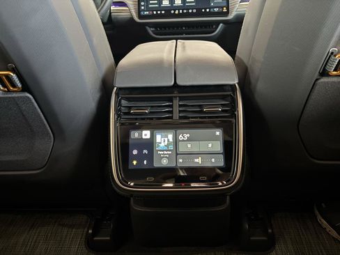 Used 2023 Rivian R1S Adventure AWD/4WD image 28