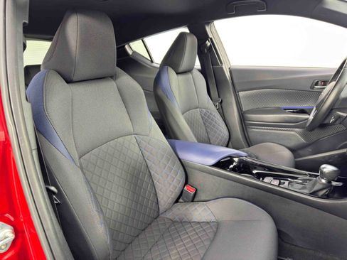 Used 2020 Toyota C-HR XLE image 32