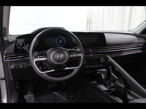 Used 2025 Hyundai Elantra Limited FWD image 6