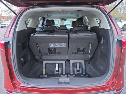 Used 2023 Kia Carnival LX image 14
