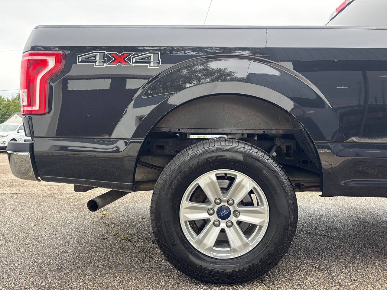 Used 2015 Ford F150 XLT AWD/4WD image 9