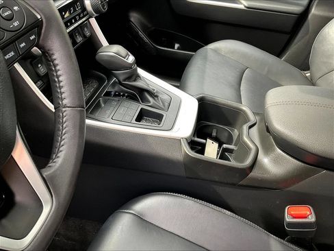 Used 2022 Toyota RAV4 XLE Premium AWD/4WD image 18