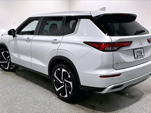 Used 2022 Mitsubishi Outlander SE image 4