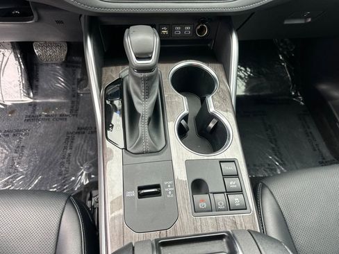 Used 2025 Toyota Highlander Platinum image 22