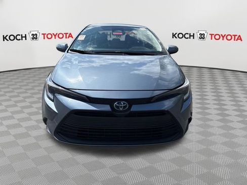 Used 2025 Toyota Corolla LE image 2