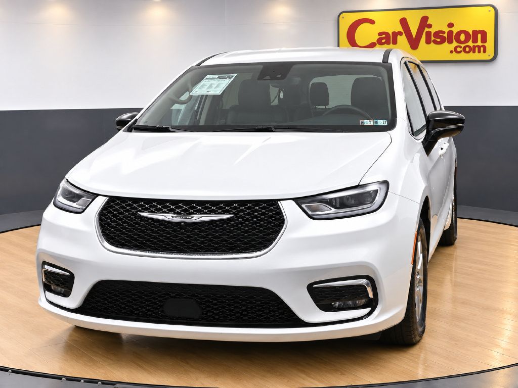 Used 2024 Chrysler Pacifica Touring-L FWD image 4