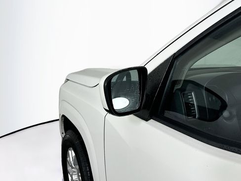 Used 2024 Nissan Frontier SV w/ SV Convenience Package image 16