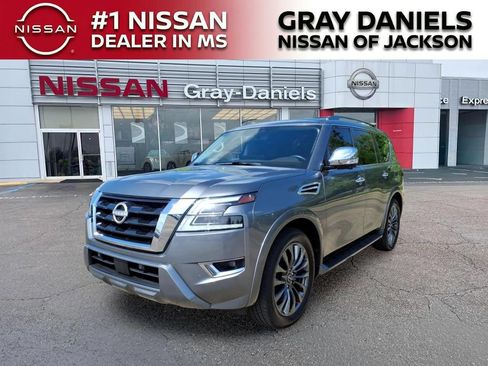Used 2023 Nissan Armada Platinum w/ Captain's Chairs Package RWD image 3