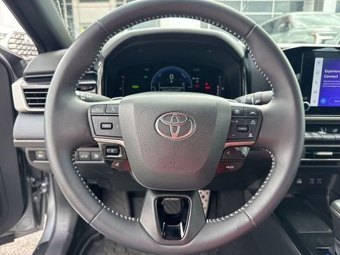 Used 2025 Toyota Camry SE FWD image 21