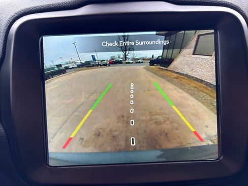 Used 2022 Jeep Renegade Latitude w/ Convenience Group image 18