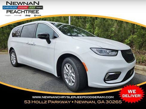 New 2025 Chrysler Pacifica Select image 1