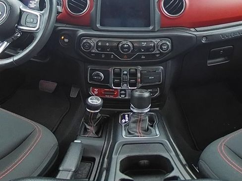 Used 2023 Jeep Wrangler Unlimited Rubicon w/ Cold Weather Group AWD/4WD image 30