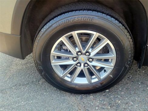 Used 2023 Chevrolet Traverse LT image 8