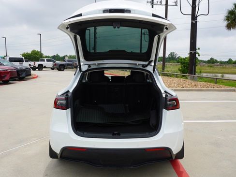 Used 2022 Tesla Model Y Long Range AWD/4WD image 34