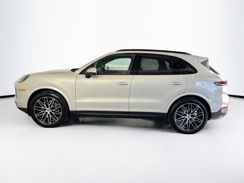 Used 2025 Porsche Cayenne image 2