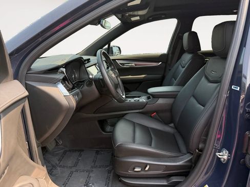 Used 2025 Cadillac XT6 Luxury AWD/4WD image 6
