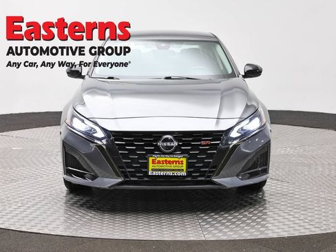 Used 2023 Nissan Altima 2.5 SR AWD/4WD image 2