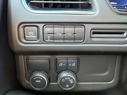 Used 2024 Chevrolet Tahoe LT image 3