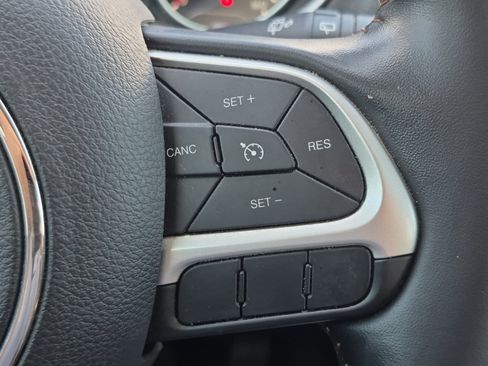 Used 2020 Jeep Compass Latitude AWD/4WD image 12