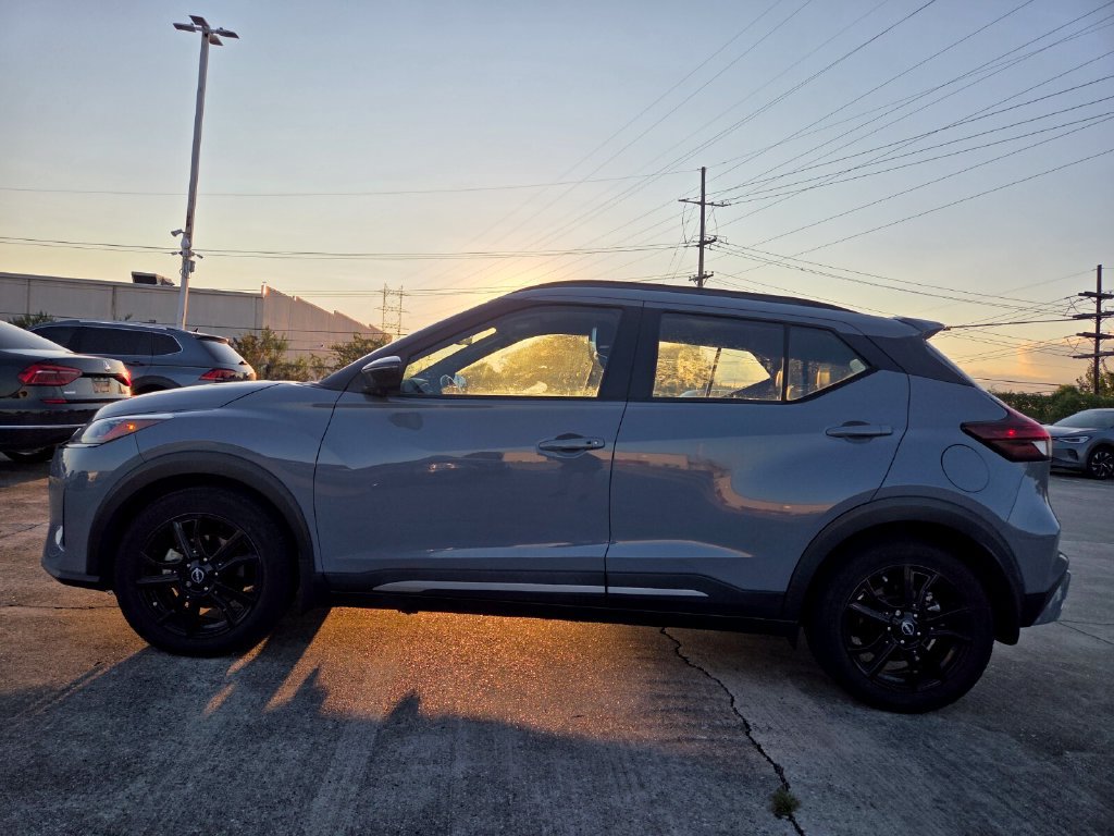 Used 2023 Nissan Kicks SR w/ SR Premium Package FWD image 2