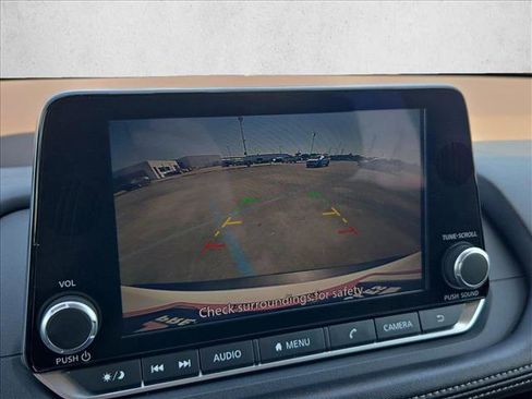 Used 2023 Nissan Rogue S FWD image 13