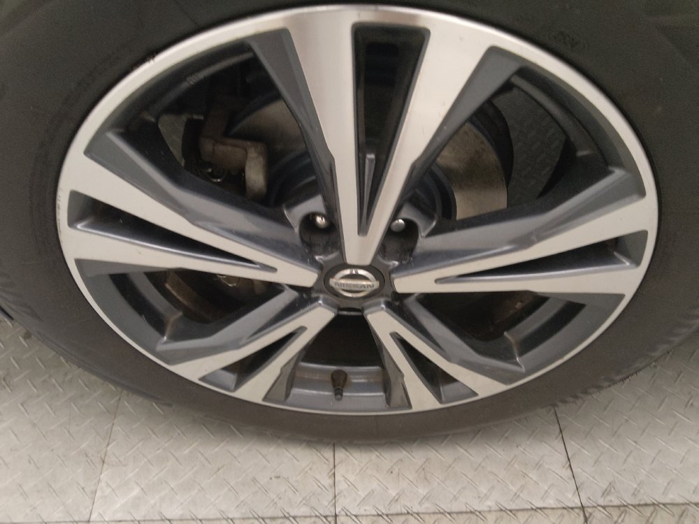 Used 2017 Nissan Rogue SL FWD image 31